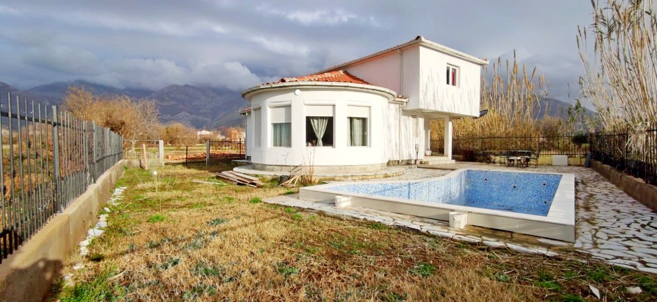 Cozy Villa with Pool and Mountain View in Polje, Bar