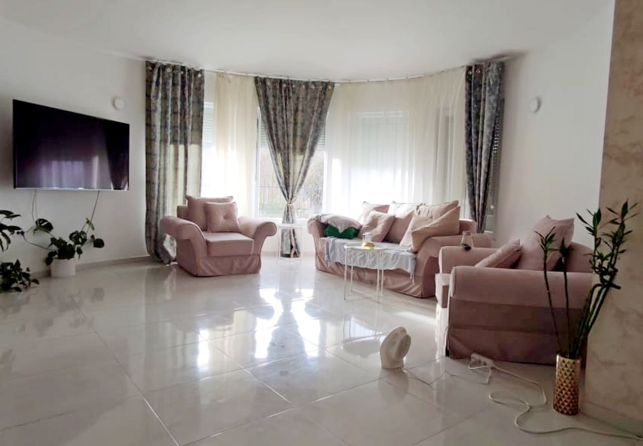 Cozy Villa with Pool and Mountain View in Polje, Bar 4