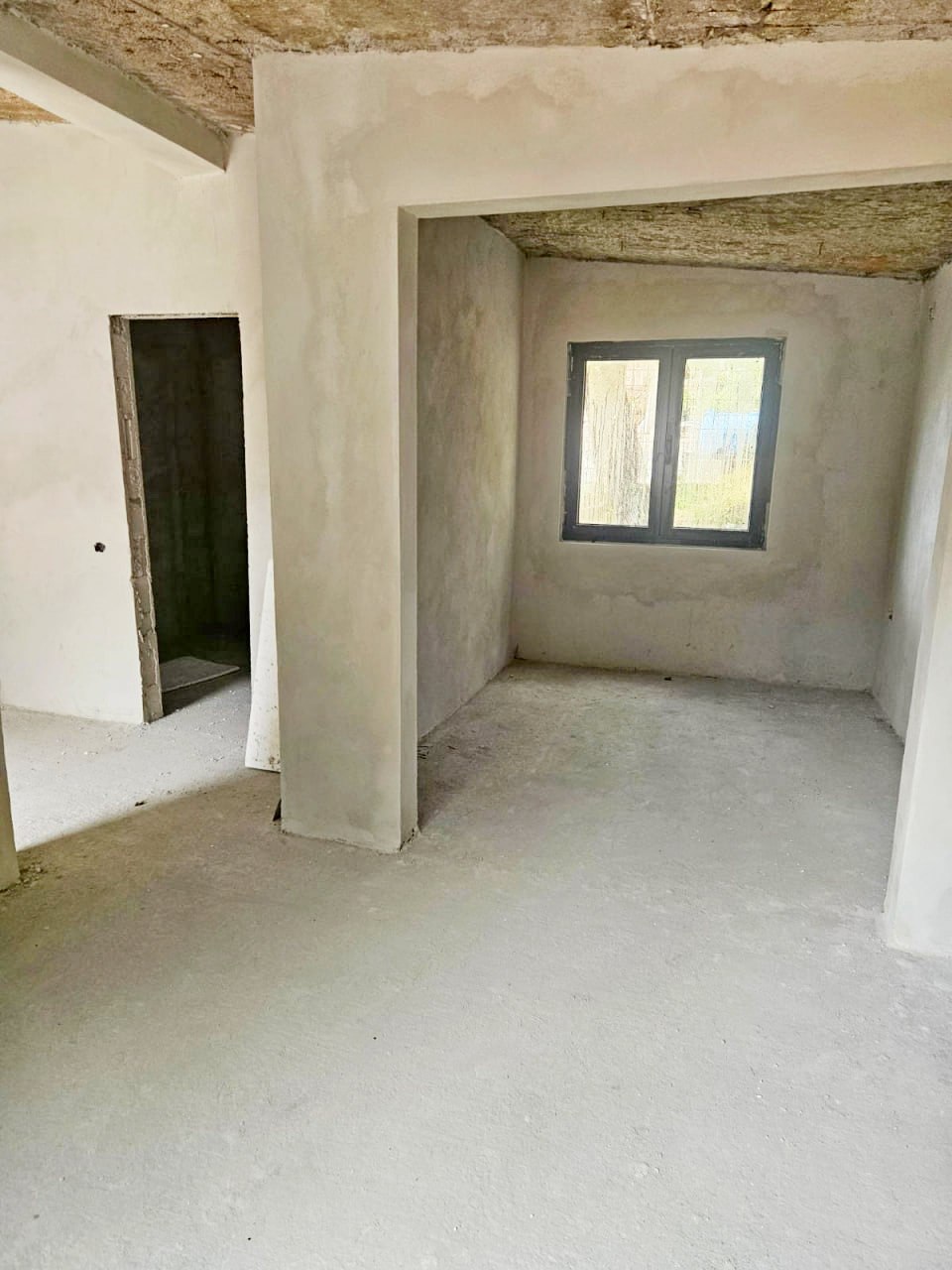 Small House with Sea View in Sutomore 8