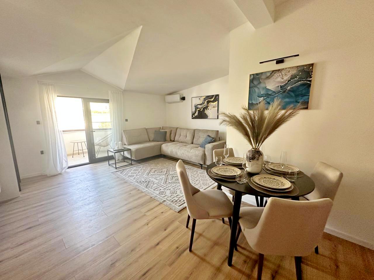 Stylish Apartment with Sea View in Dobra-Voda