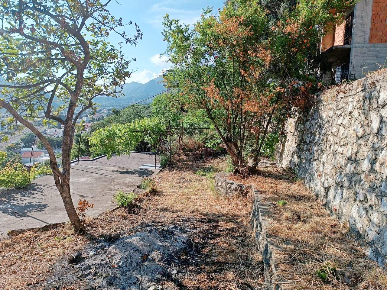 Stone House with Green Territory in Sutomore