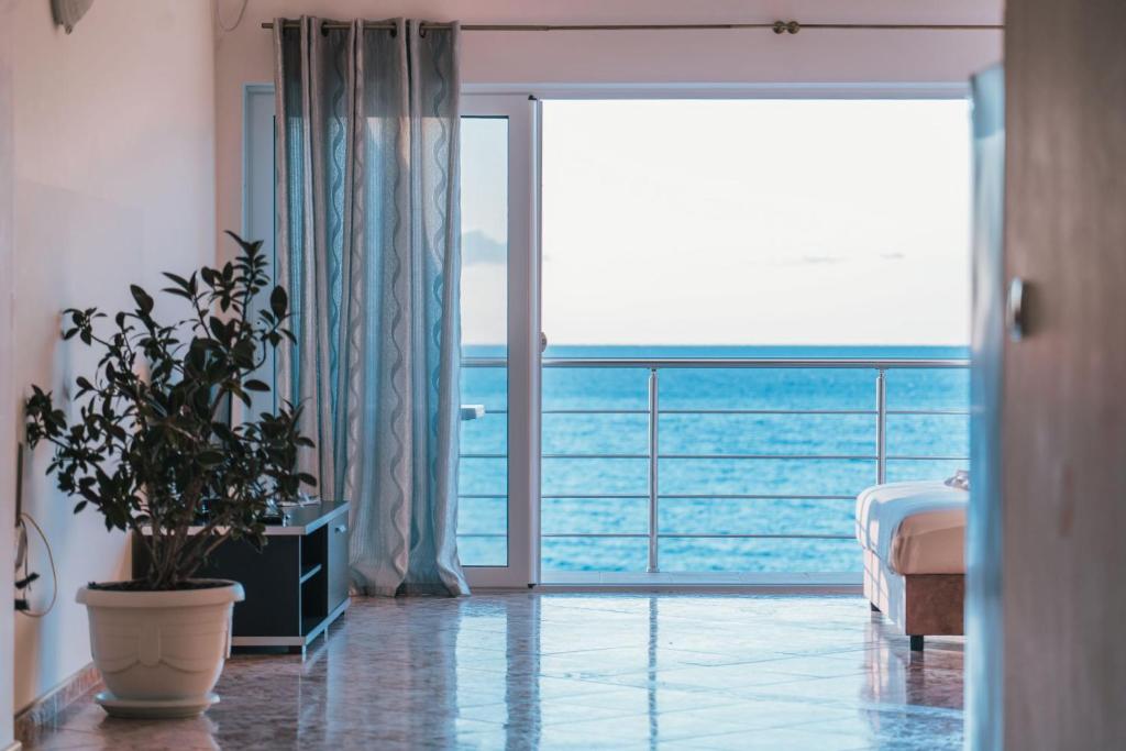 Studio apartment N3 with stunning sea views in Hladna Uvala, Utjeha for Sale 6