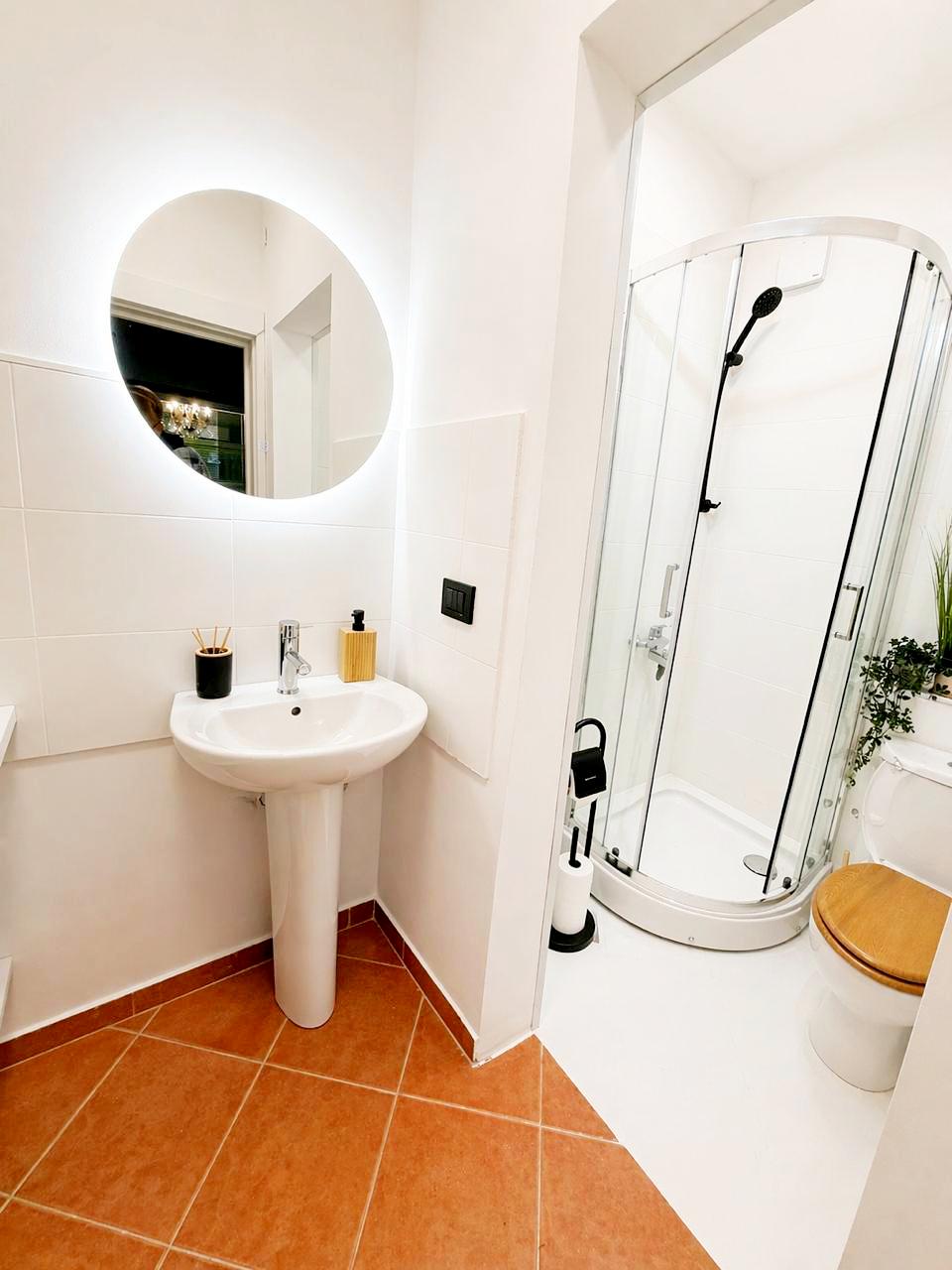 Stylish and Cozy 1-Bedroom Apartment with Sea View in Petrovac 3