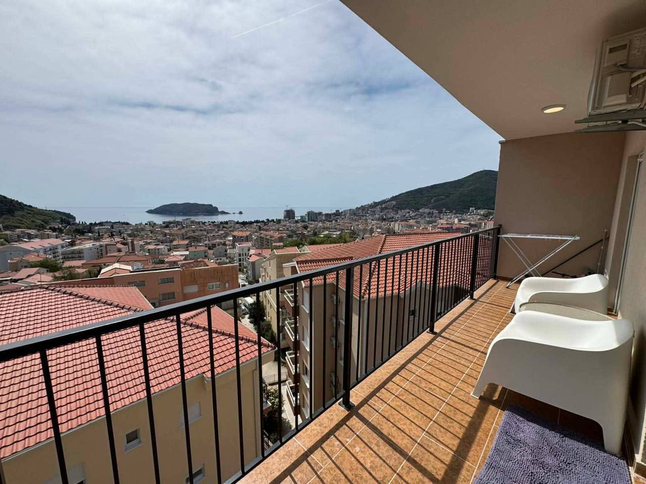 2-Bedroom Apartment with Sea View in Budva 5
