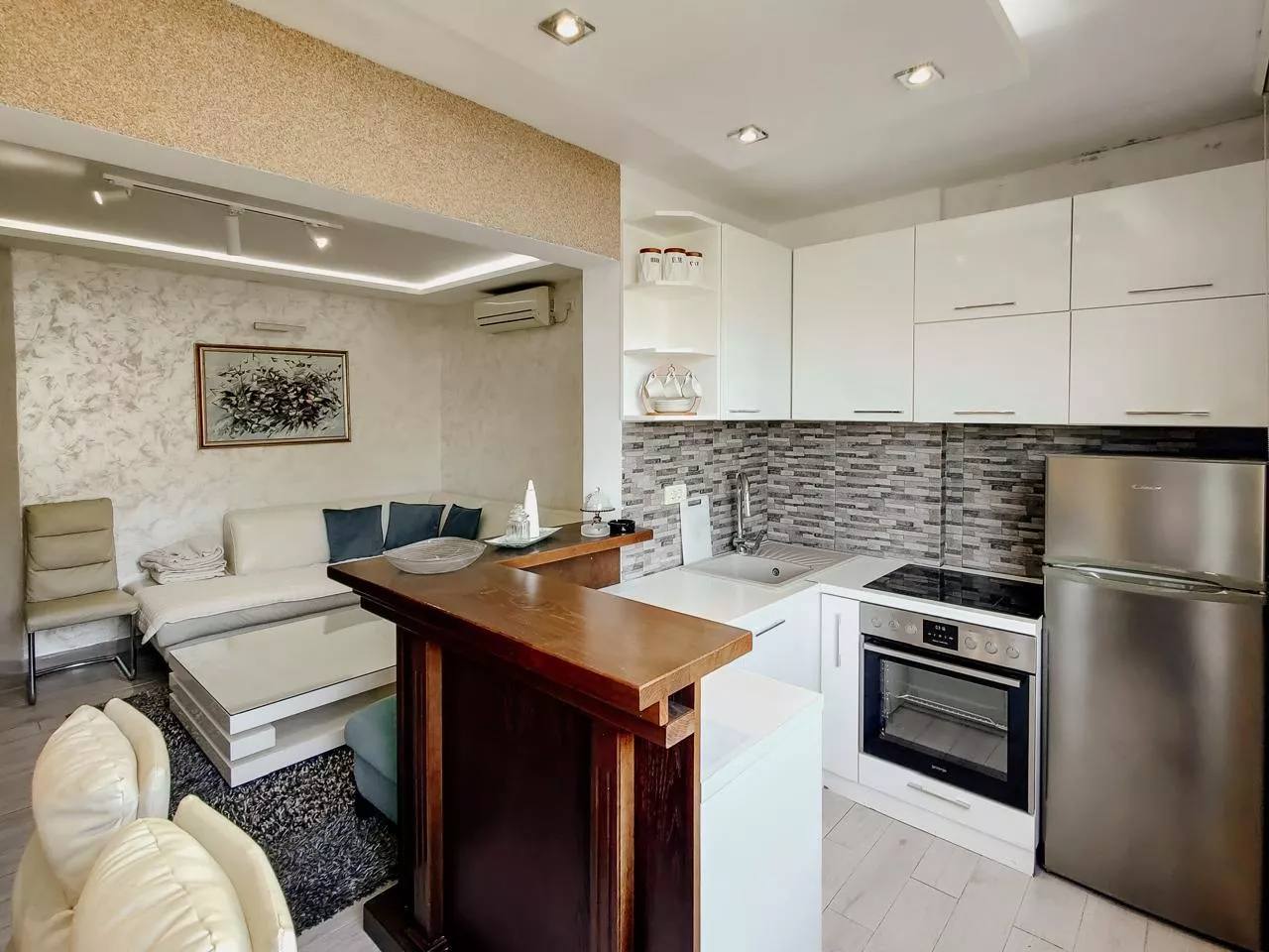 Stylish 1-Bedroom Apartment in Dobrota, Kotor 5