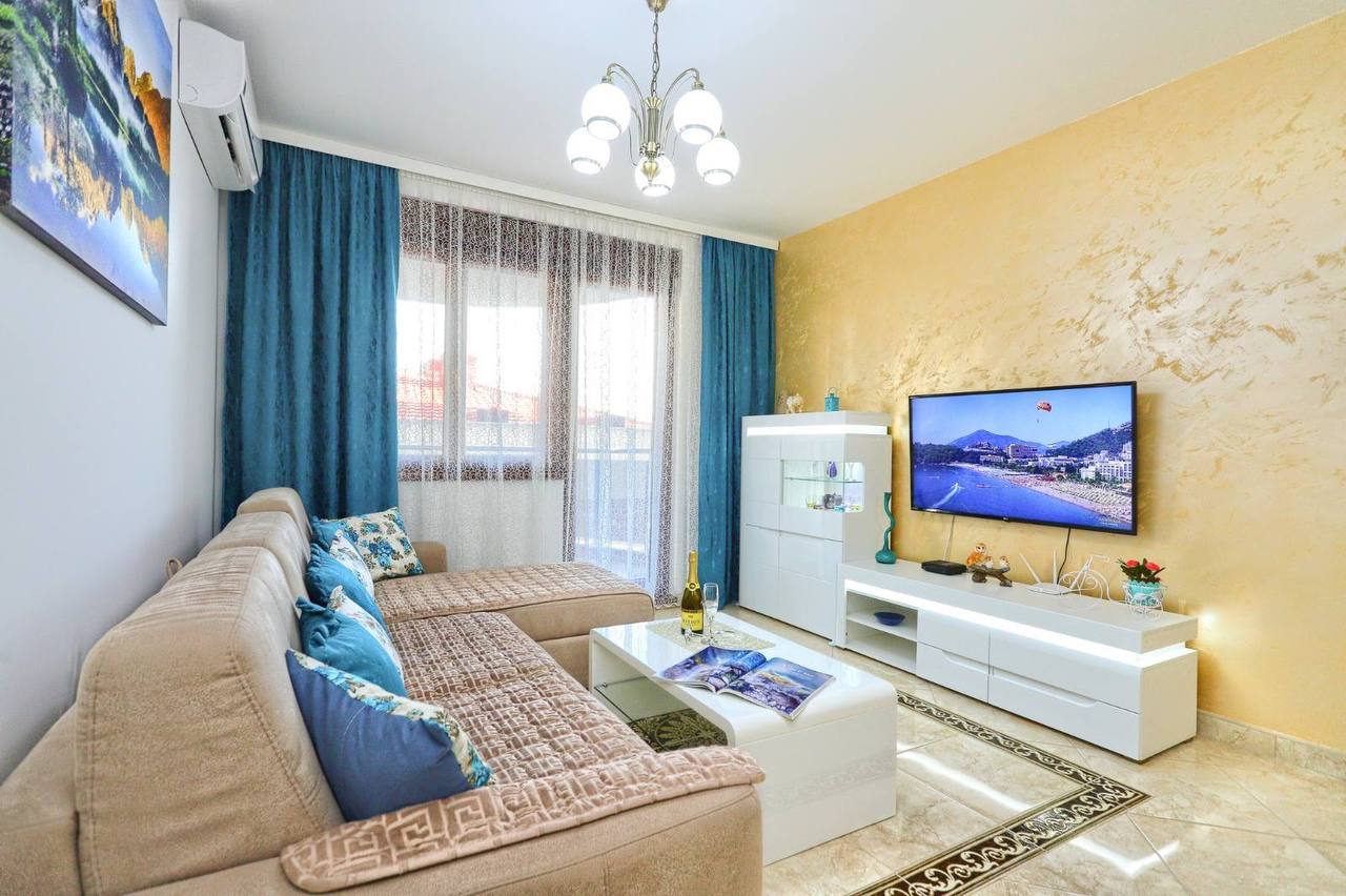 1-bedroom apartment with sea view in Becici 10