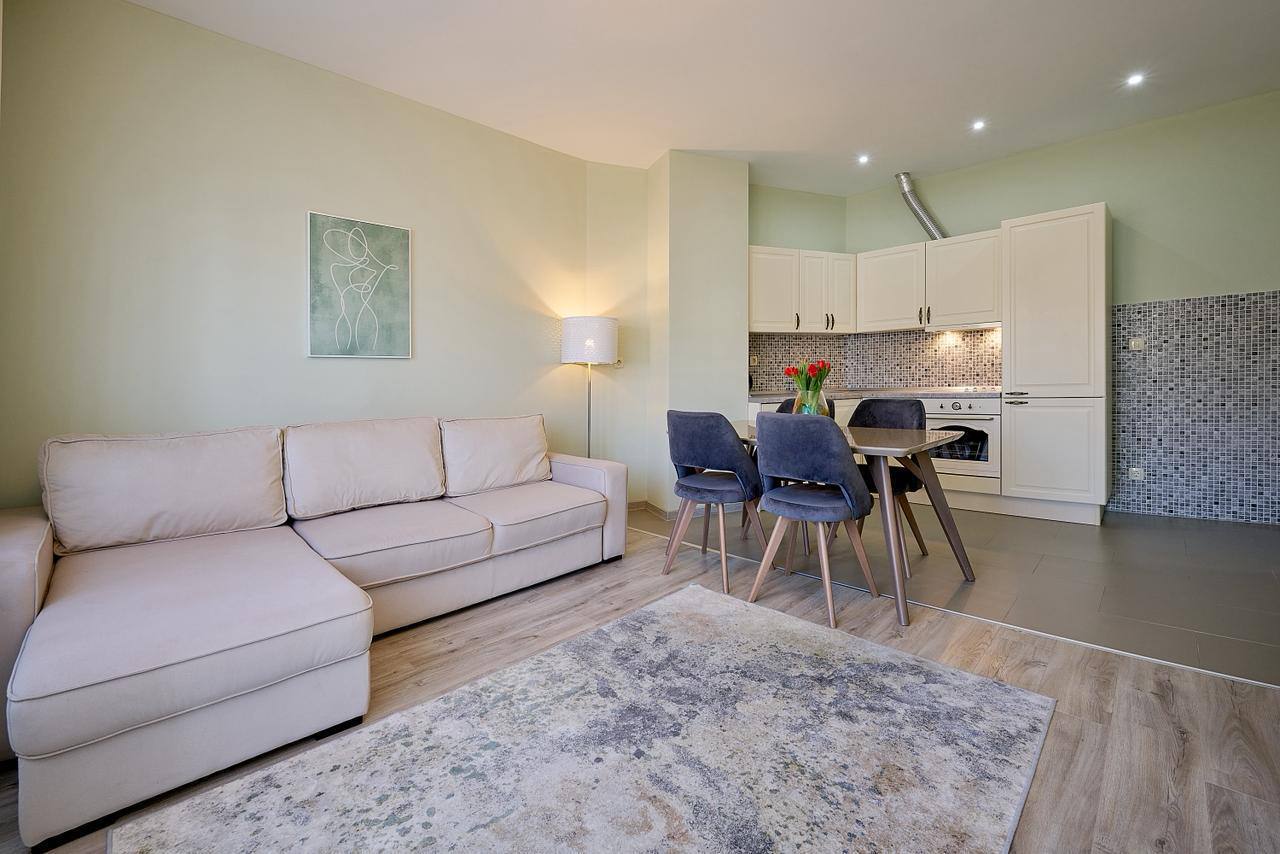 Modern 1-Bedroom Apartment with Sea View and Pool in Becici 5