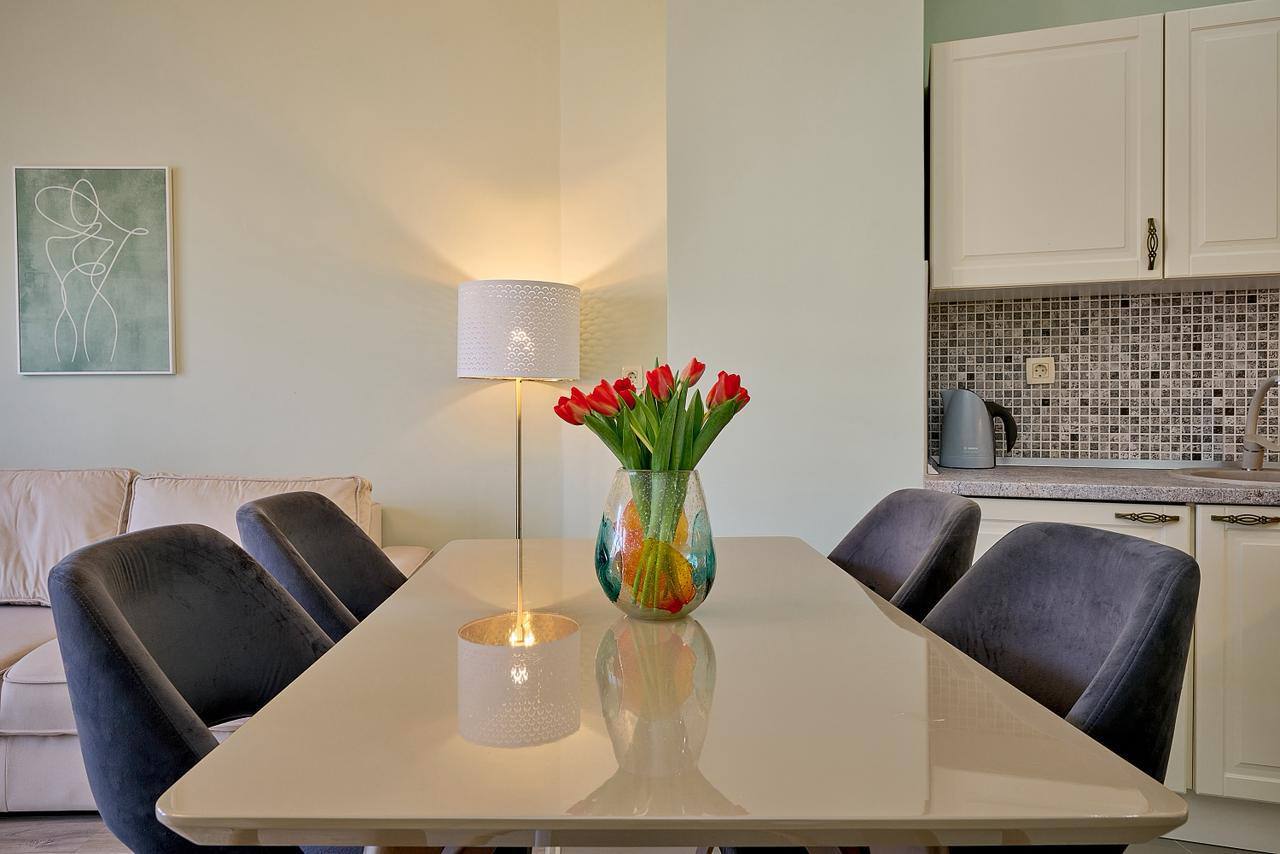 Modern 1-Bedroom Apartment with Sea View and Pool in Becici 6
