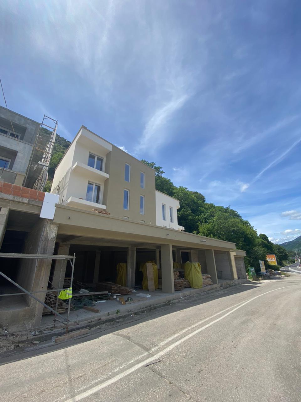 Studio apartment on the first floor with terrace in Igalo 4