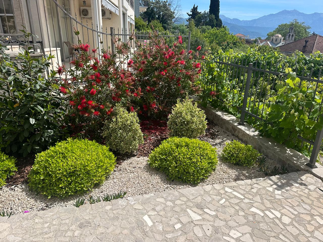 2 Bedroom Apartment with Garden and Sea View in Djenovici 2