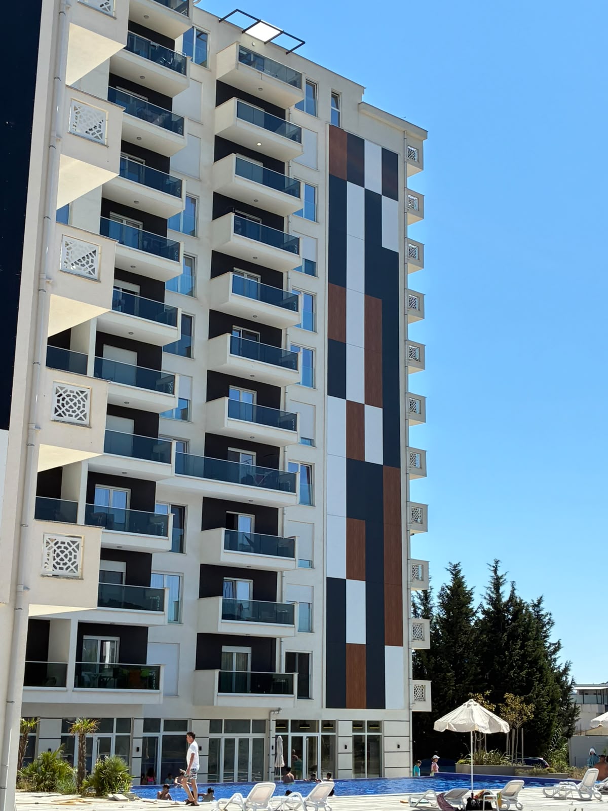 1BR Apartment with Sea & Mountain View in Emerald Residence 12