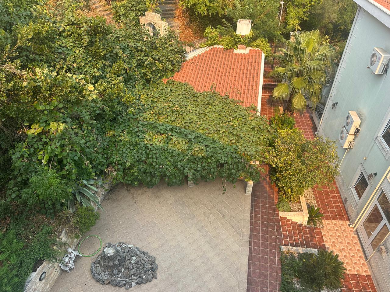 Charming 1-Bedroom Apartment in Djenovici, Montenegro 9