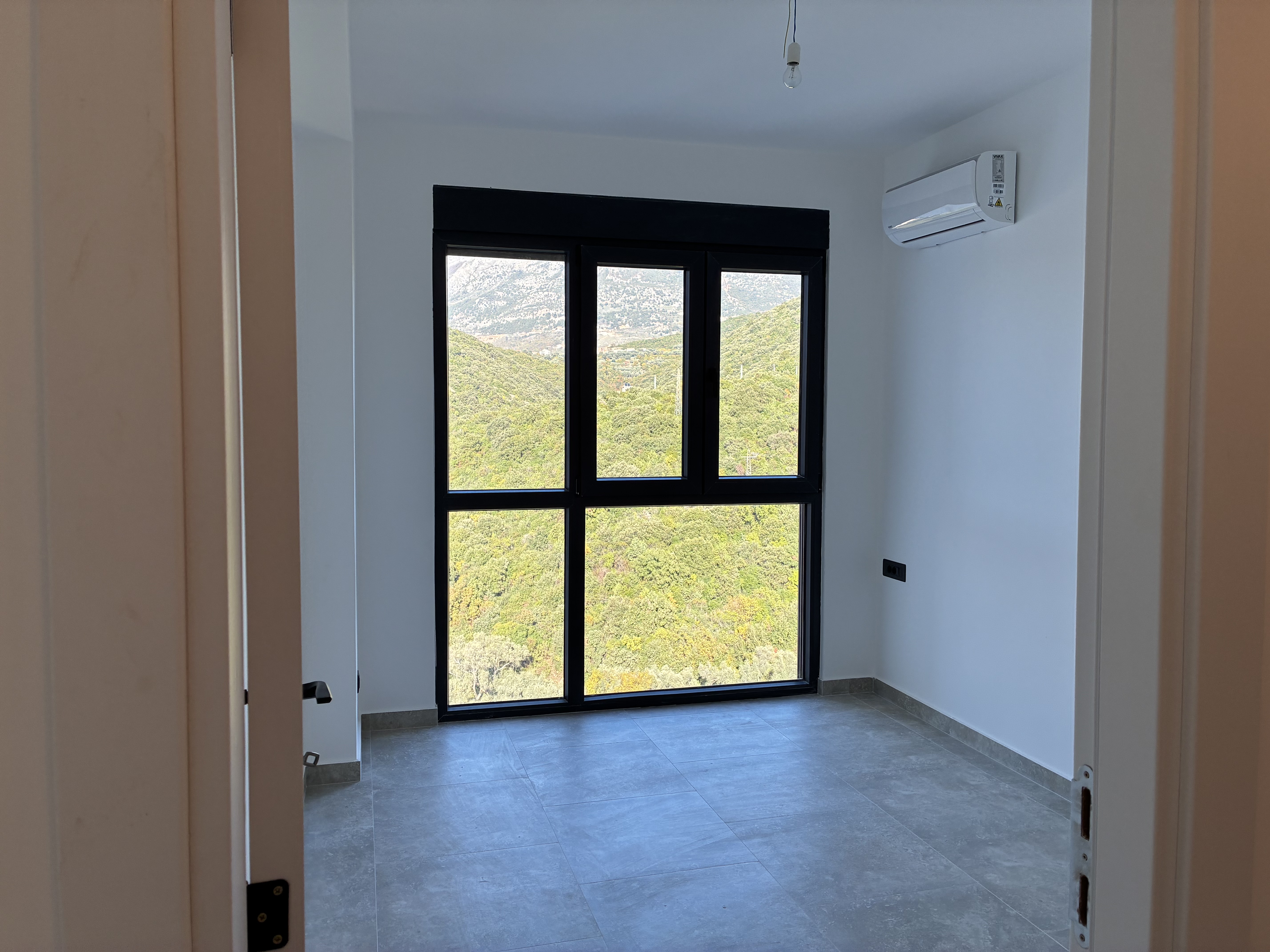 Charming 1-Bedroom Apartment for Sale in Utjeha, Bar, Montenegro 7