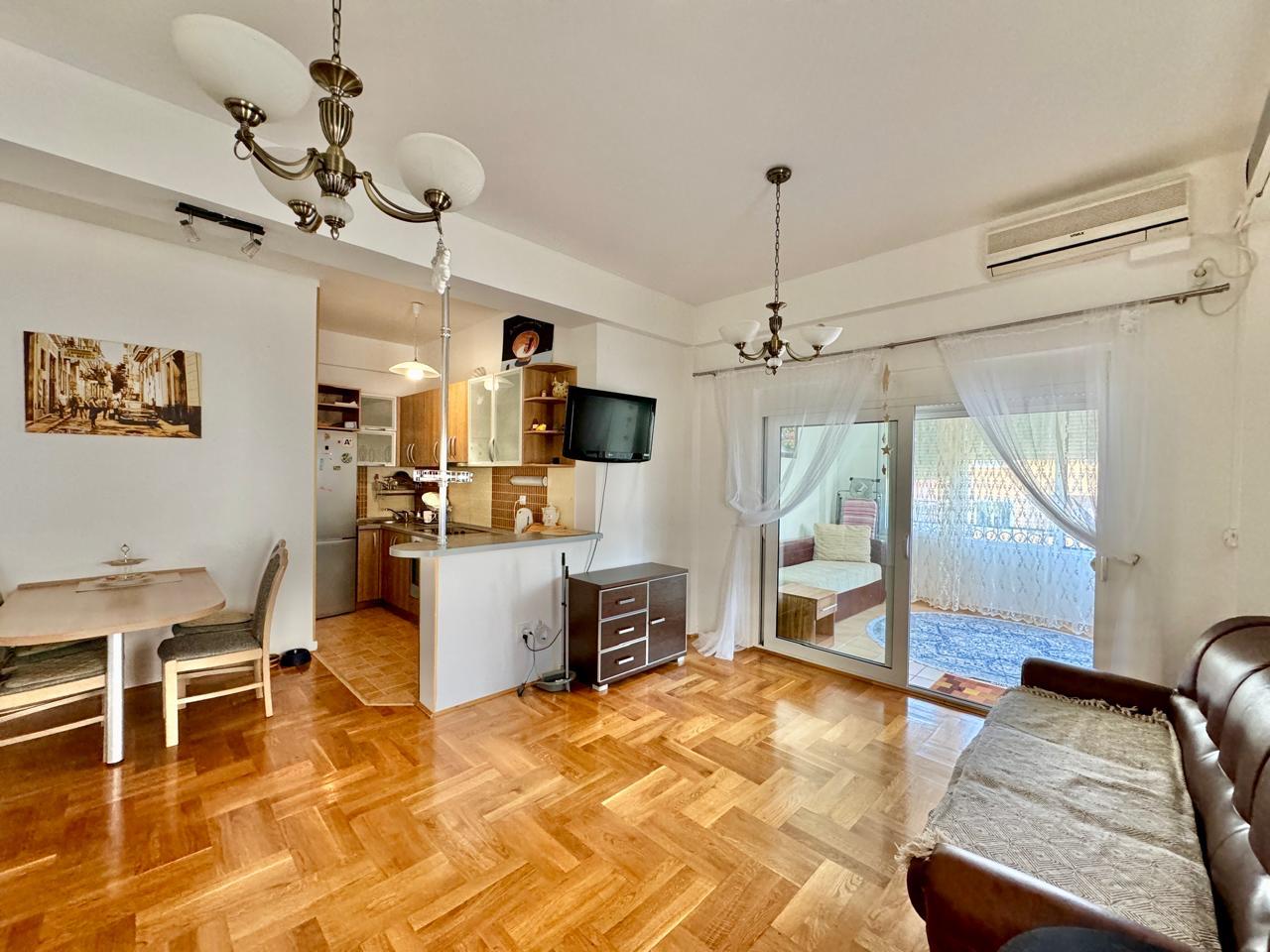 2-Schlafzimmer-Wohnung 65 m² in Clubanlage mit Pool, Podmaine, Budva 5