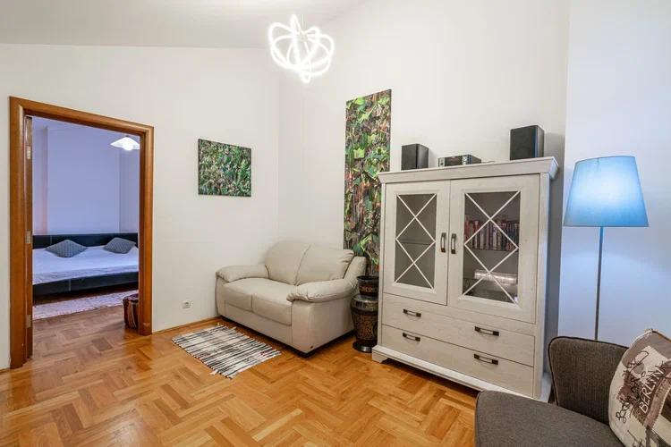 Two-level 2-bedroom apartment 98 m² with two terraces and sea view, central Budva 12
