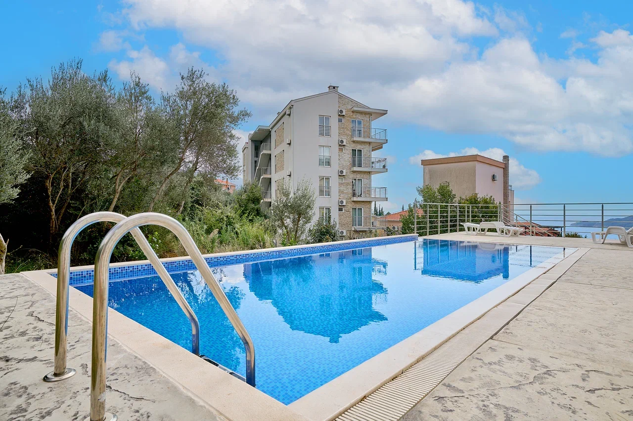Panoramic Sea View Two-Bedroom Apartment with Pool and Sauna in Ivanovići, Bečići