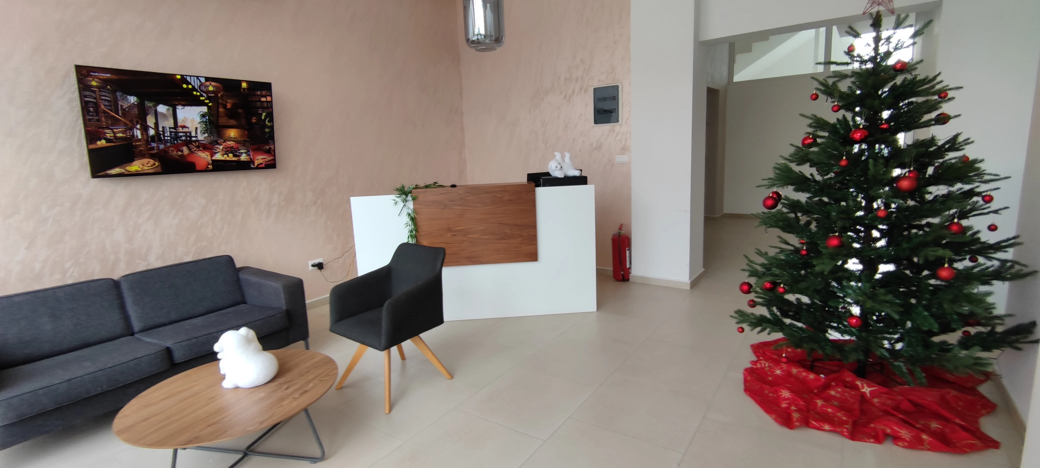 1BR Apartment with Sea & Mountain View in Emerald Residence 8