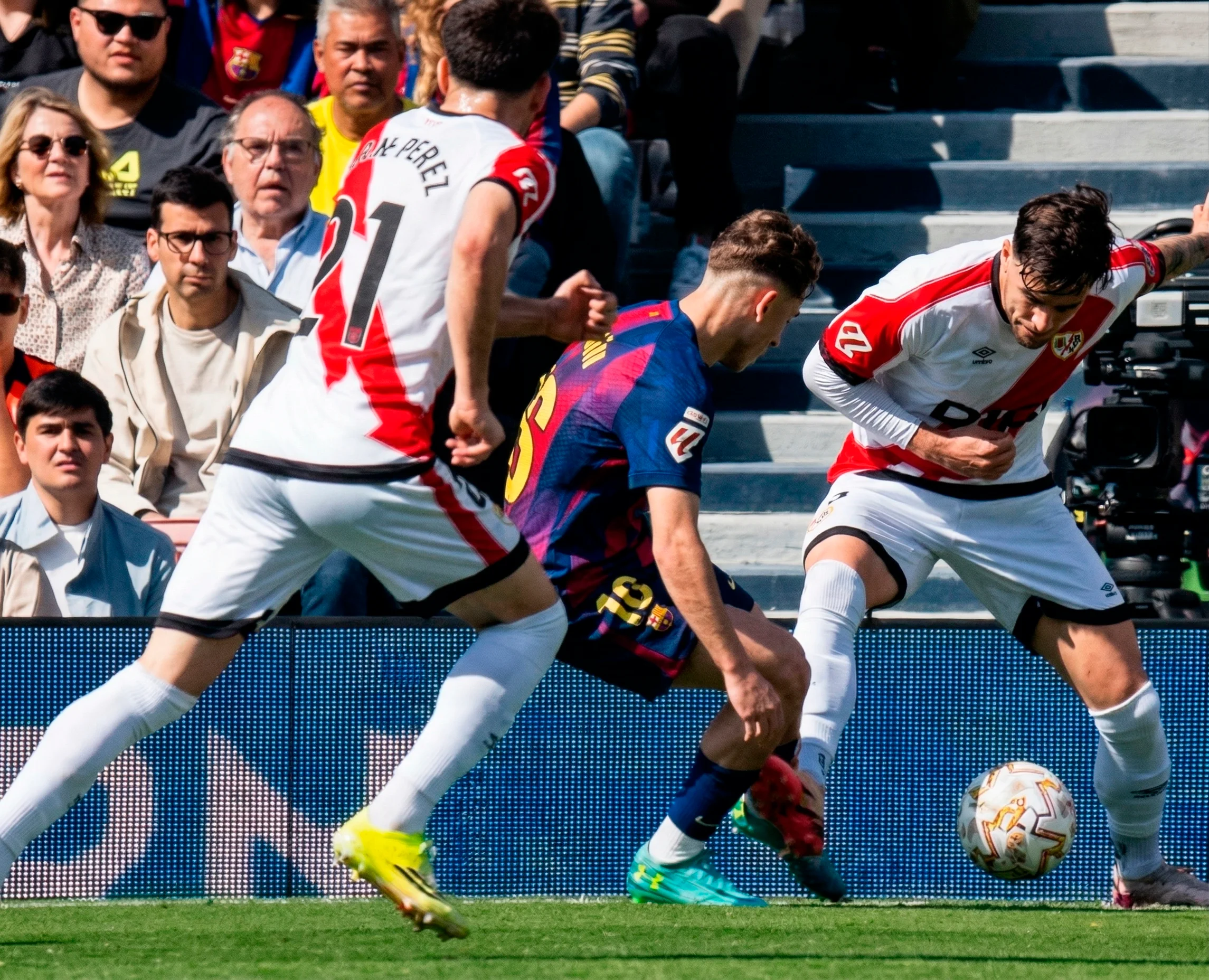 Polémica servida en el Camp Nou: Cordero Vega y el VAR en el ojo del huracán tras el Barça-Rayo
