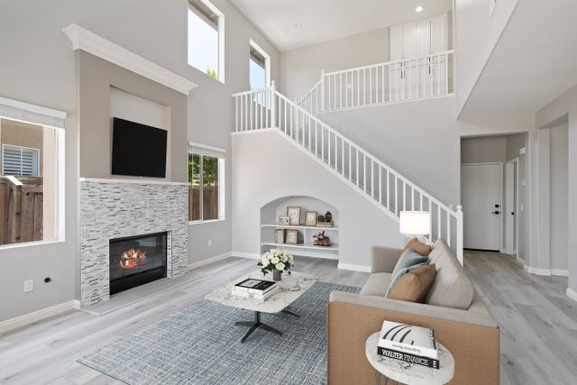 11-A9M-11576 Village Ridge Rd - Family Room_VS