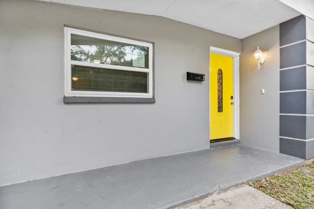 304 West Fern Street27
