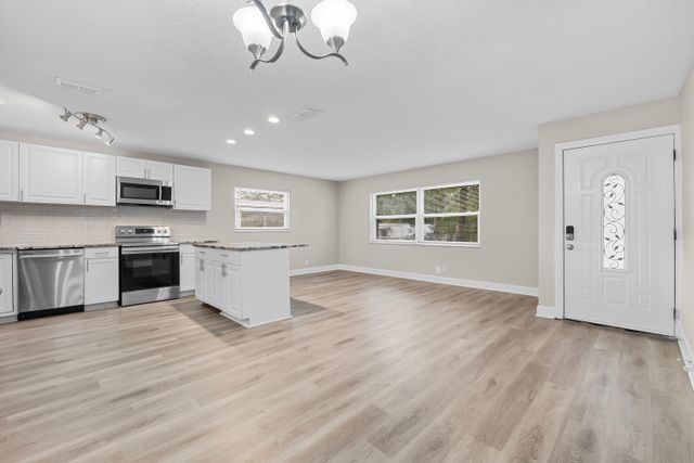 304 West Fern Street33