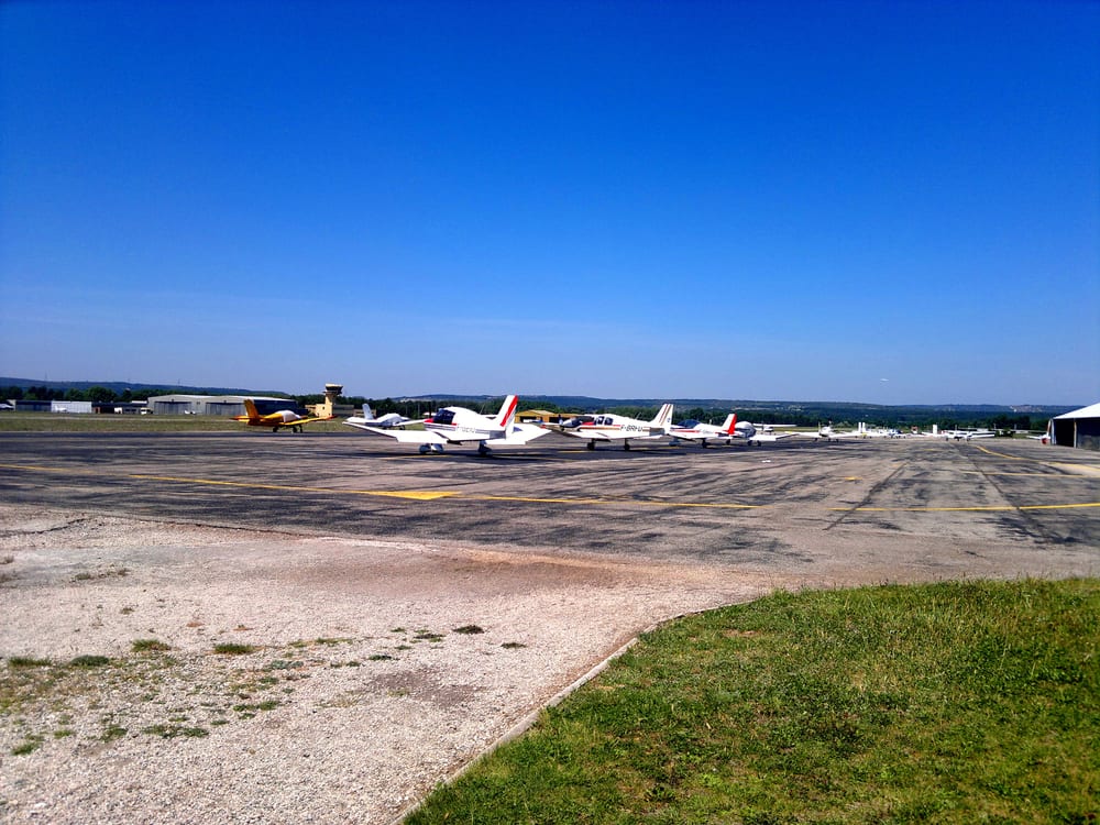 Vue de l'aérodrome d'Aix-Les Milles.