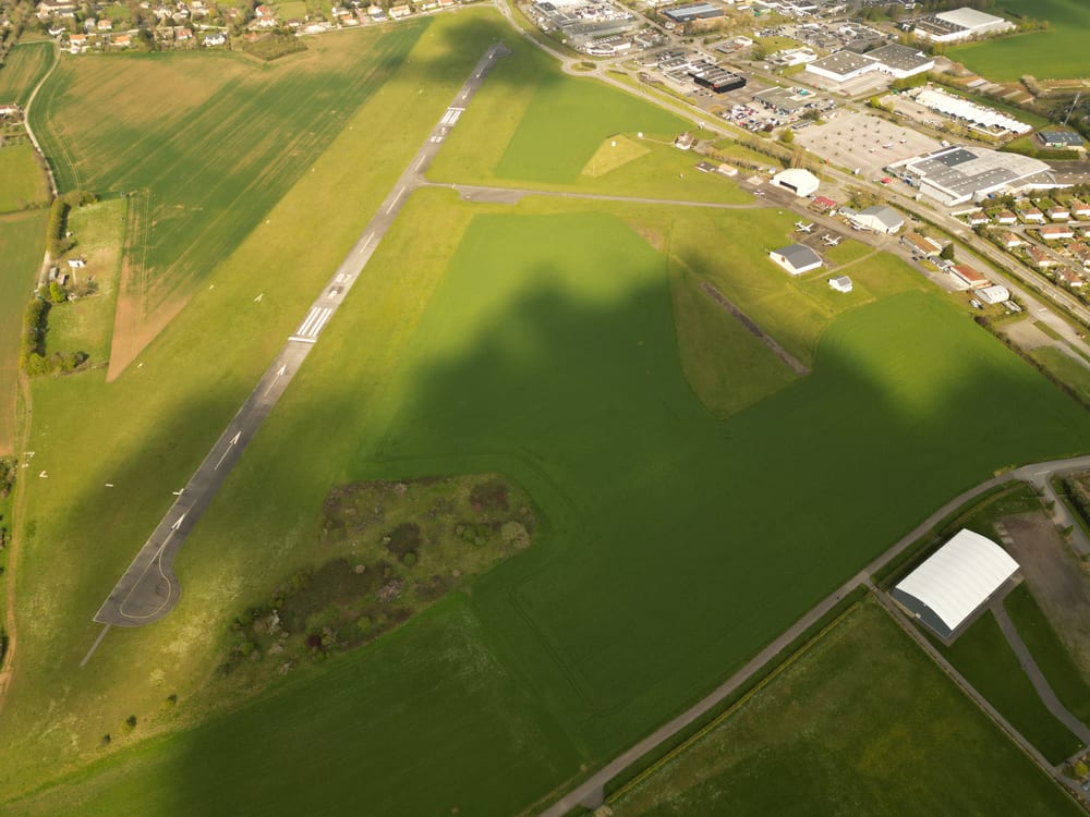 Vue de l'aérodrome d'Alençon - Valframbert.