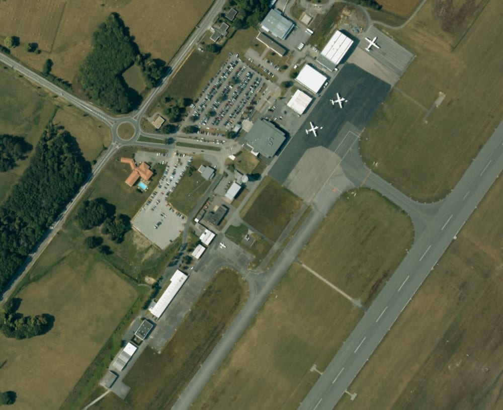 Vue aérienne de l'aéroport de Limoges-Bellegarde (2006) — IGN