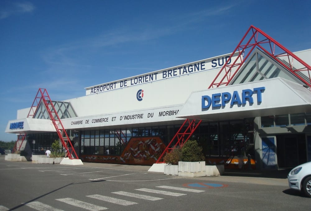 Aéroport de Lorient-Bretagne-Sud — Wikipédia
