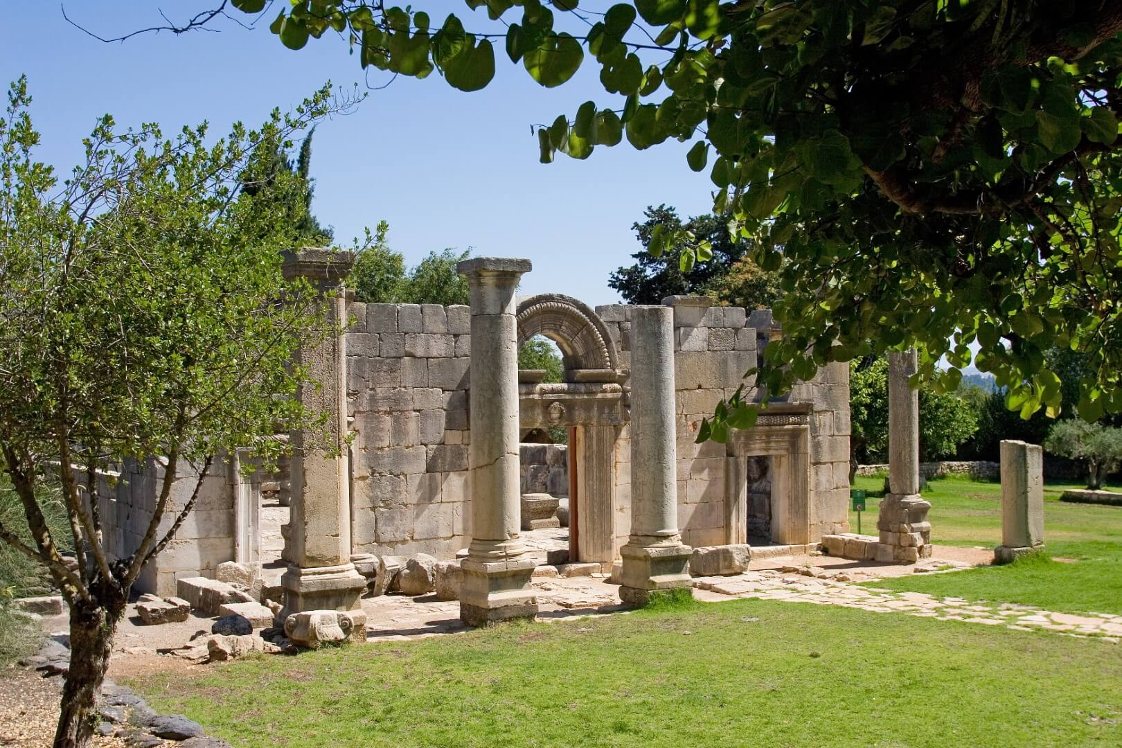 The synagogue at Baram Still facing Jerusalem.