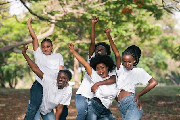 🌍✨ AfroLook Studio est né d’un rêve simple mais puissant : écrire NOUS-MÊMES le futur numérique de ...