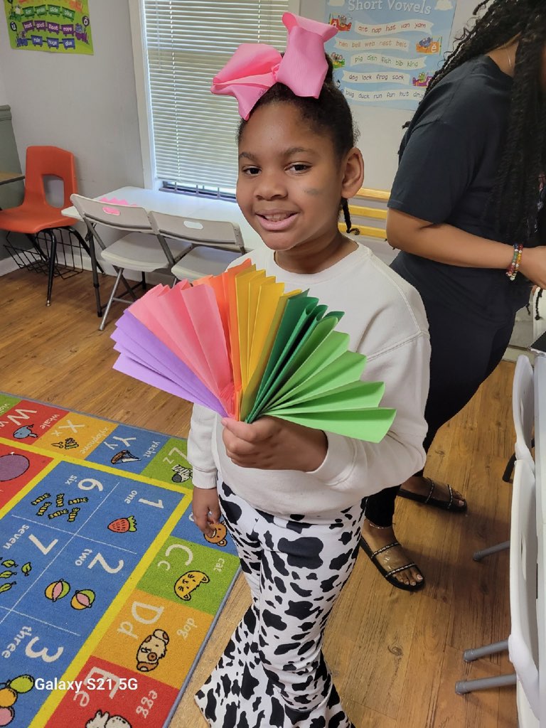 Summer 2023 Fun and Creativity at Our Tutoring Program: Students Delight in Making Colorful Paper Fans!