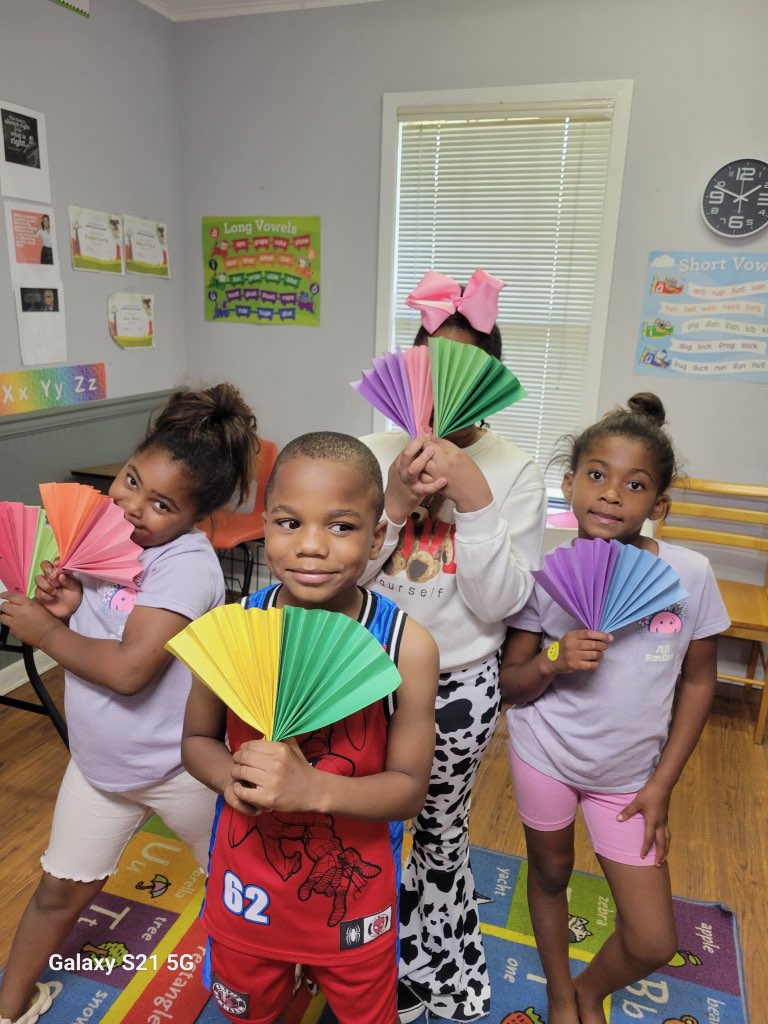Summer 2023 Fun and Creativity at Our Tutoring Program: Students Delight in Making Colorful Paper Fans!
