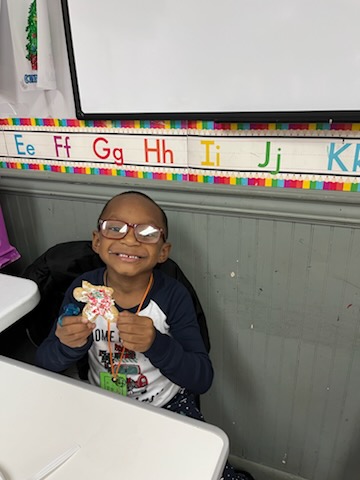 Sweet Celebrations at Afternoon Adventure-2023: Students Decorate Delicious Gingerbread Cookies for a Festive Christmas Treat