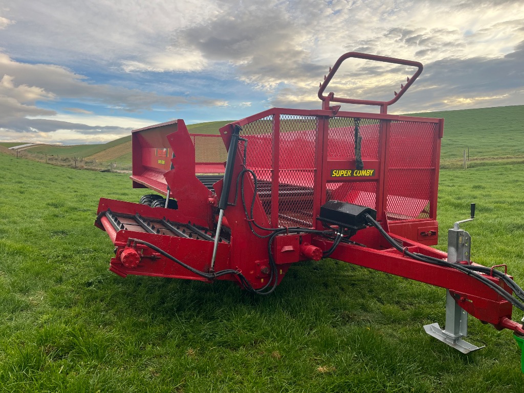 Ag Assist - Robertson Super Comby EX Silage Wagon