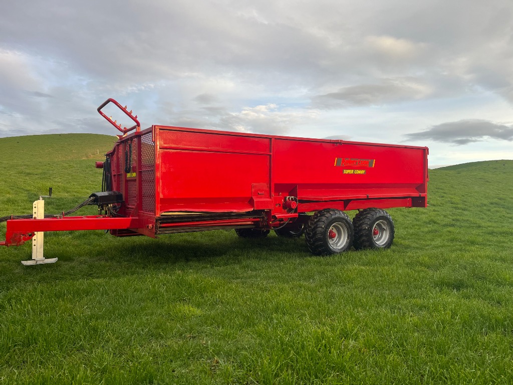 Ag Assist - Robertson Super Comby EX Silage Wagon