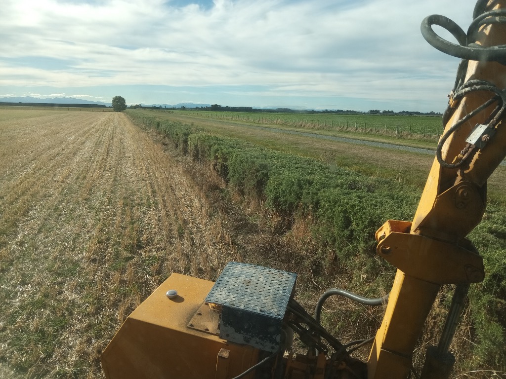 Ag Assist - Hedge cutting and drain mowing