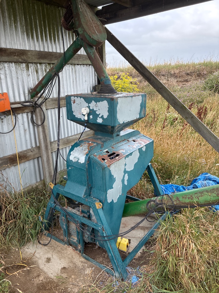 Grain system for dairy shed