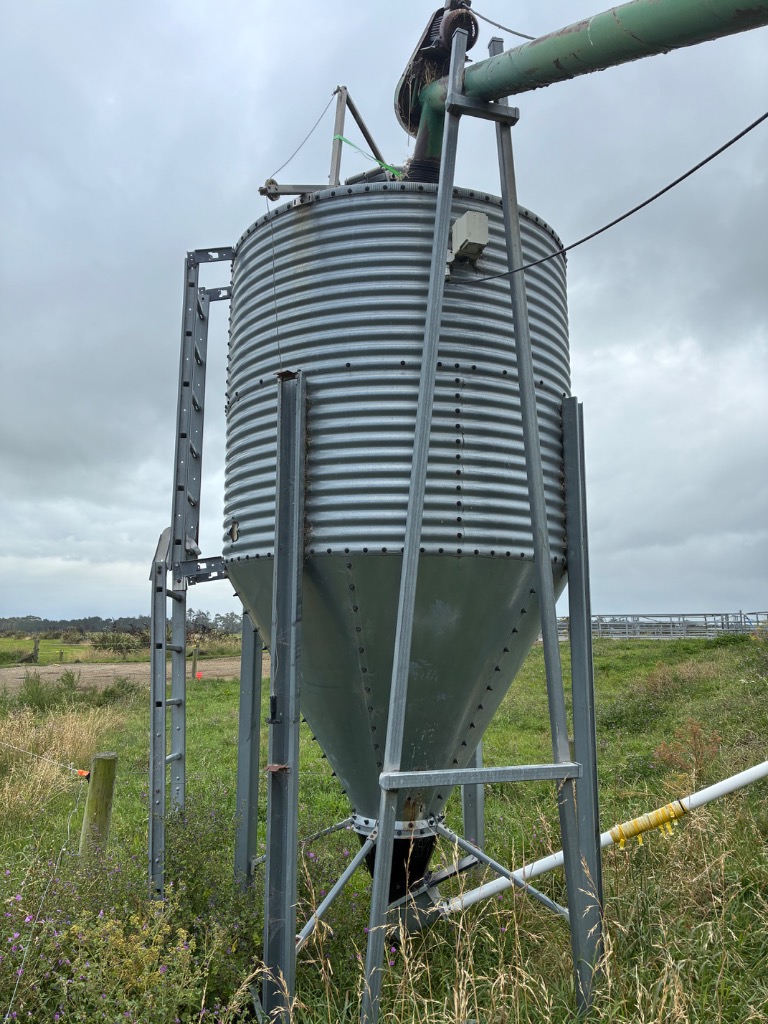 Ag Assist - Grain system for dairy shed