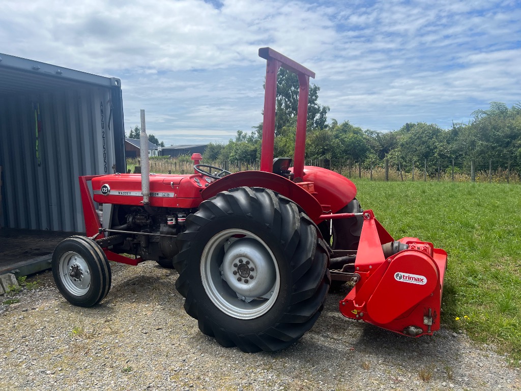 Ag Assist - Massey Ferguson 135 Tractor with Eezemow 155