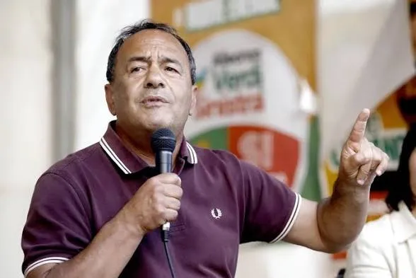 Riace, sospesa la decadenza di Mimmo Lucano: il sindaco torna in carica