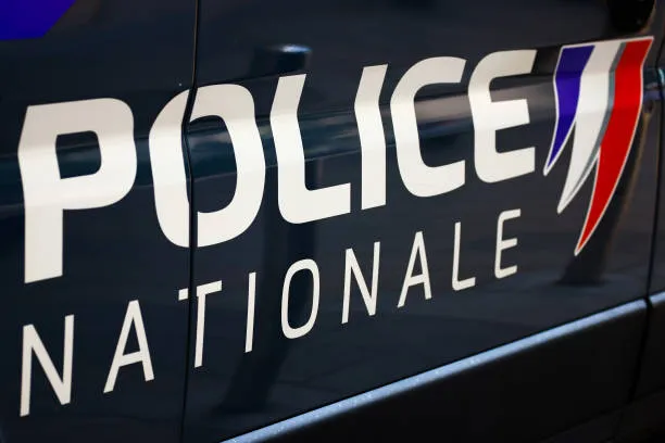 Attacco con il coltello a Parigi: tre feriti, tra loro una donna incinta 