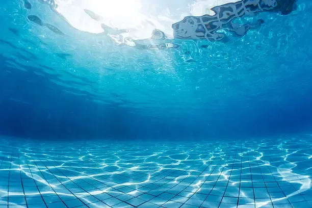 Piscina solo per donne islamiche a Roma, esplode lo scontro politico: “Integrazione o segregazione?”