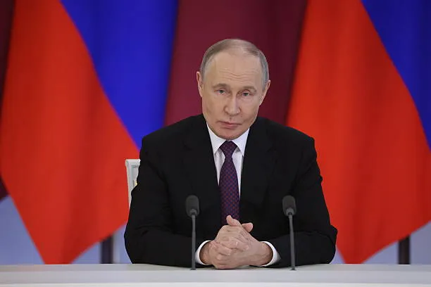 Russia, Putin firma la legge sulle valute digitali: via libera agli scambi, stop ai pagamenti in criptovalute