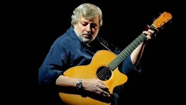 Addio a Francesco Guccini, maestro del cantautorato italiano: aveva 86 anni