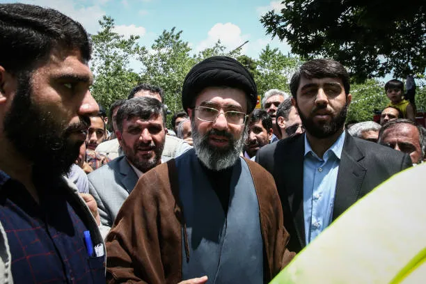 Iran, indiscrezioni dei media: "Khamenei potrebbe essere in punto di morte"