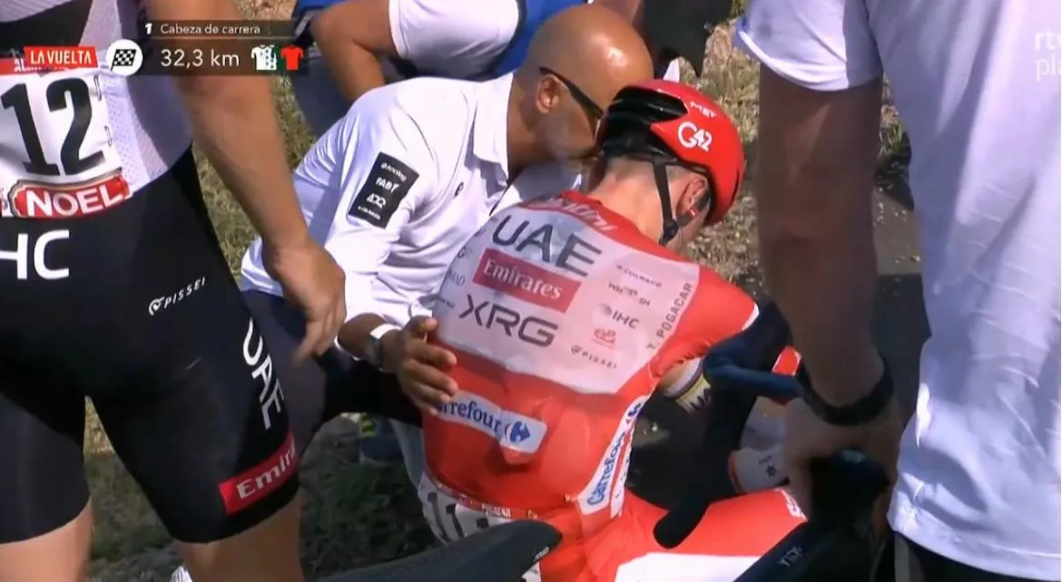Ciclismo, caduta per Pogačar: lo sloveno si ritira dalla Vuelta