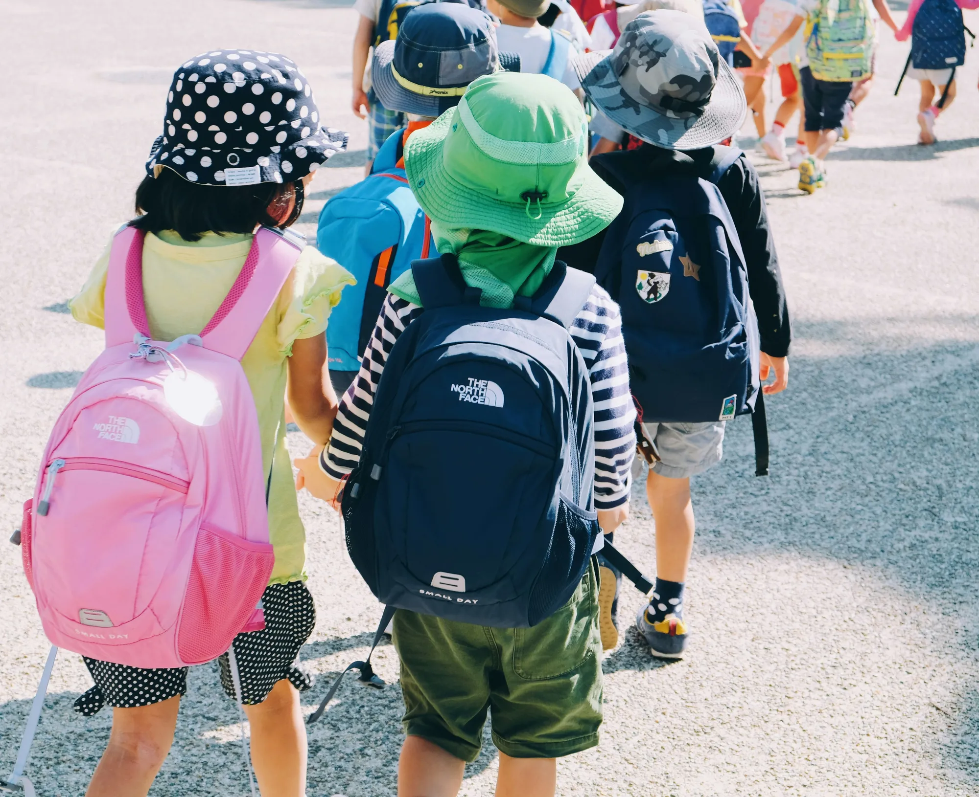 Kids Act, l’UE mette al bando i minori dai social: accesso vietato sotto i 13 anni