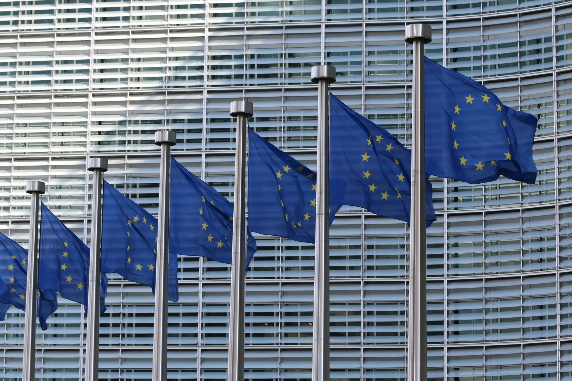 Kids Act: l'UE prepara nuove regole per l'accesso dei minori ai social