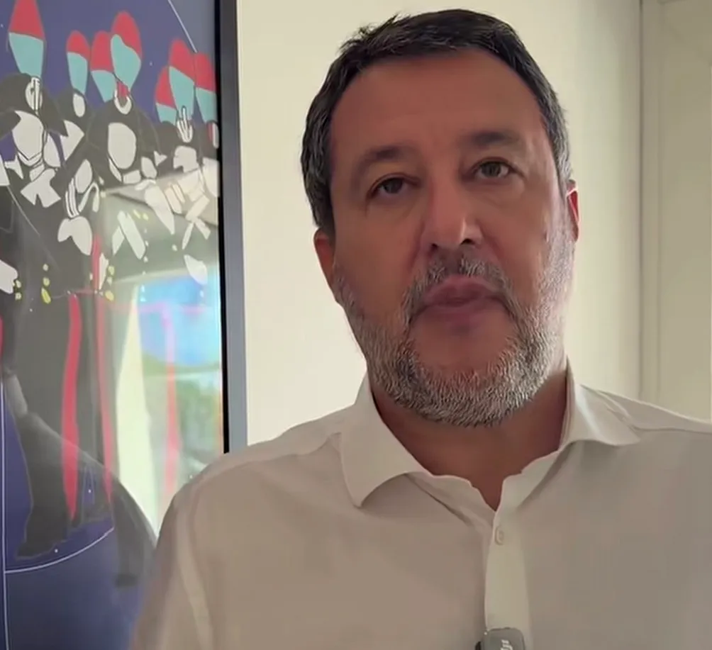 Pontida, la voce di Salvini sulle immagini del Pontefice: incidente durante il collegamento Sky